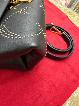 Bolso Carolina Herrera Negro Dorado Tachuelas.