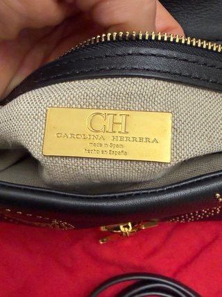 Bolso Carolina Herrera Negro Dorado Tachuelas.