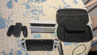 Nintendo Switch OLED Bianca