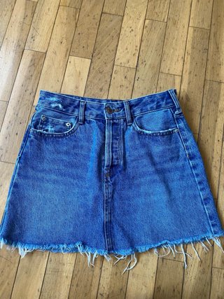 Falda vaquera talla 34 Bershka