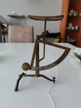Balanza de cartas metálica antigua