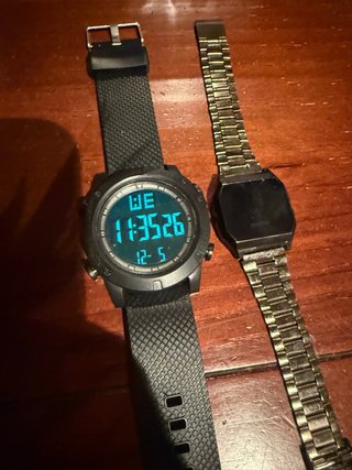 2 Relojes: Negro y Dorado