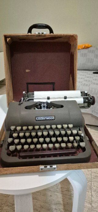 Máquina de escribir Underwood antigua