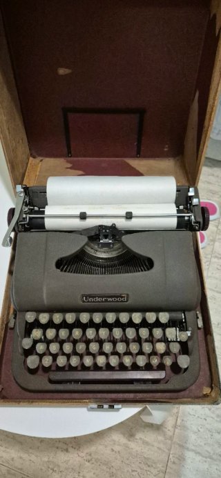 Máquina de escribir Underwood antigua