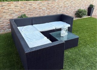 Conjunto de sofas jardin. Incluye la mesa y cojine