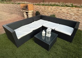 Conjunto de sofas jardin. Incluye la mesa y cojine