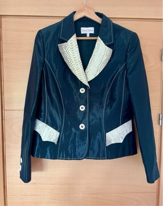 Blazer Carmen Melero efecto mojado pitón Talla L