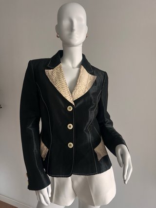 Blazer Carmen Melero efecto mojado pitón Talla L
