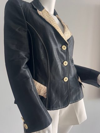 Blazer Carmen Melero efecto mojado pitón Talla L