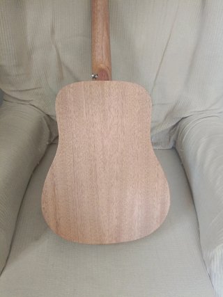 Ukelele Bajo Ukebass marca Harley Benton.