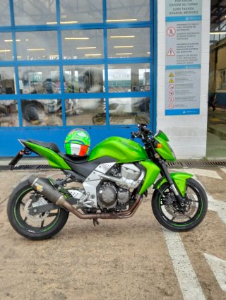 Moto Naked Verde