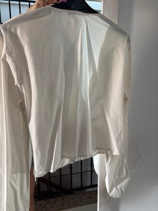 Blusa blanca escote cruzado talla L
