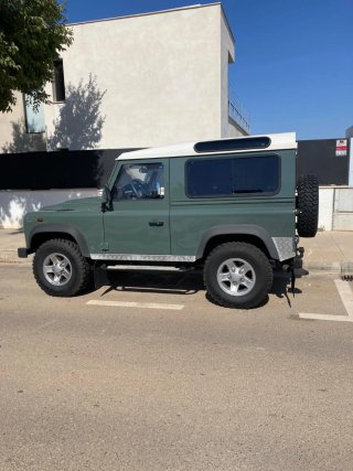 Land Rover Defender 2009