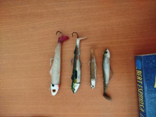 Señuelos de pesca variados