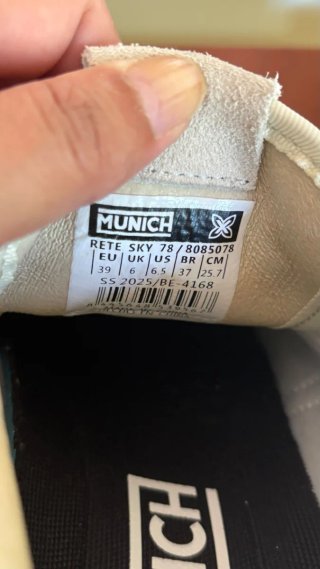 Zapatillas Munich Talla 39 Blancas y Doradas