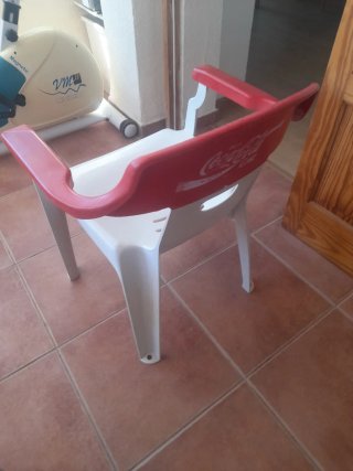 Silla blanca exterior cómoda duradera