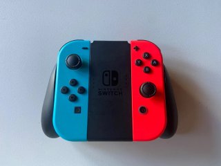 Nintendo Switch V2 + custodia