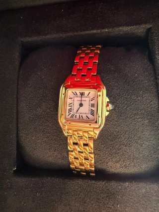 Reloj similar Cartier Dorado