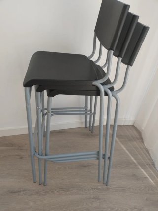 Taburetes altos negros Ikea (Set de 3).