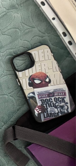 Funda iPhone 13 / 14 Spiderman Daily Bugle