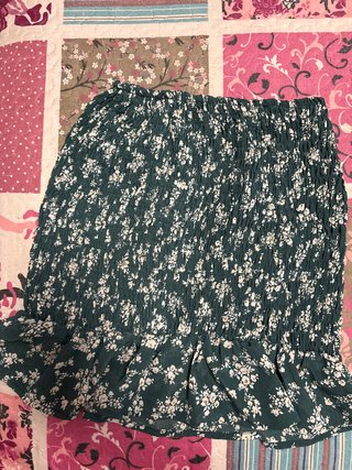 Falda fruncida floral verde