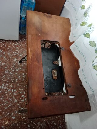 Mesa antigua máquina de coser Singer