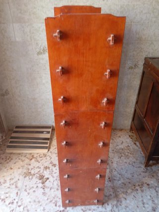Botellero de madera antiguo