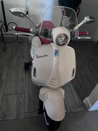 Moto eléctrica infantil Vespa batería