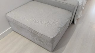 Reposapiés KIVIK gris con almacenaje