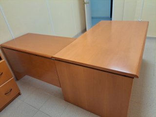 Mesa de despacho de madera