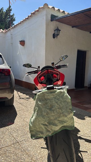 Ducati Streetfighter V4S Roja y Negra