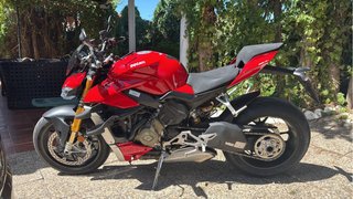 Ducati Streetfighter V4S Roja y Negra