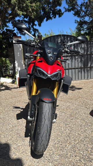 Ducati Streetfighter V4S Roja y Negra