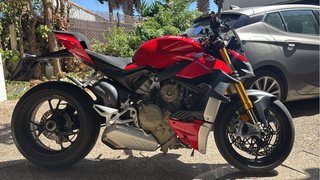 Ducati Streetfighter V4S Roja y Negra