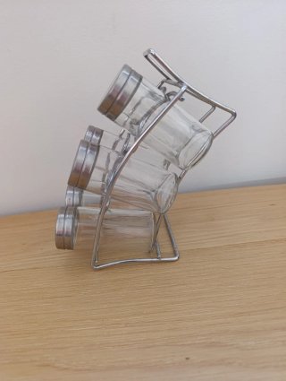 Especiero de cristal y metal