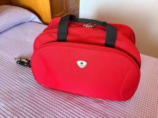 Bolso de viaje David Jones rojo