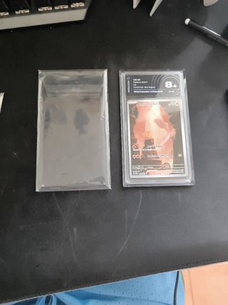 Carta Pokémon Charmander, set 151 Gradata 8.5