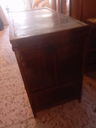 Baúl antiguo de madera clásico
