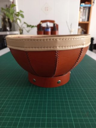 Bol frutero de cuero artesanal