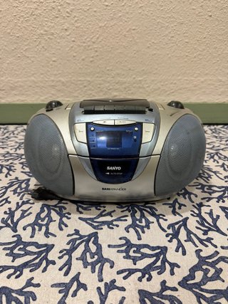 Radio CD Sanyo Bass Expander