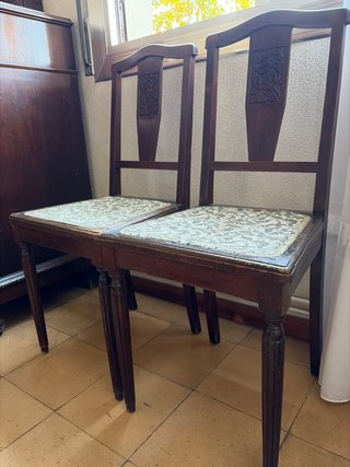 2 Sillas de Madera con Tapizado