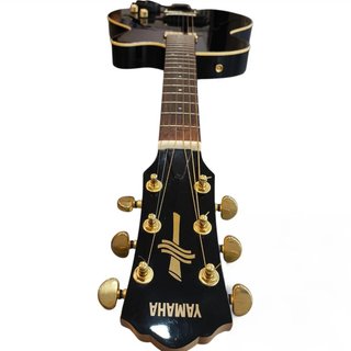 GUITARRA ELECTROACUSTICA YAMAHA AEX 500 CON MALETIN RIGIDO