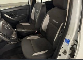 Dacia Sandero STEPWAY “ POCOS KMS, PEGATINA C”