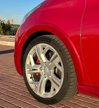 Peugeot 208 GTI