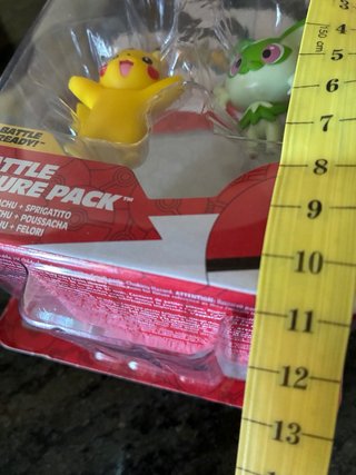 Pack Figuras Pokémon Pikachu + Sprigatito