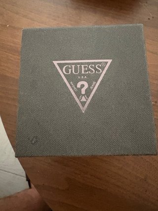 Reloj Guess Dorado con brillantes