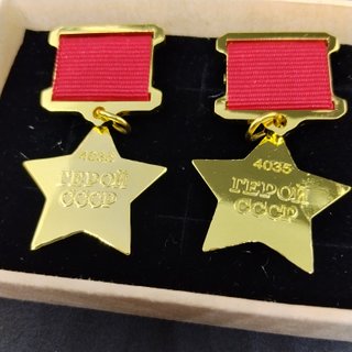 2 MEDALLAS DE HÉROE DE COLECCIÓN EN ESTUCHE