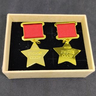 2 MEDALLAS DE HÉROE DE COLECCIÓN EN ESTUCHE