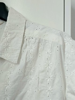 Blusa blanca bordada M/38