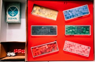 2 Juegos: Cluedo y Risk (Parker Brothers) Frances